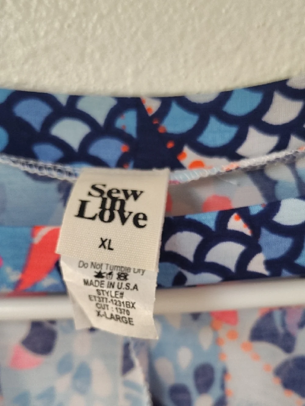 Sew In Love Womens XL Blue Pink Abstract Fish Scale Print Split V-Neck Top ET377